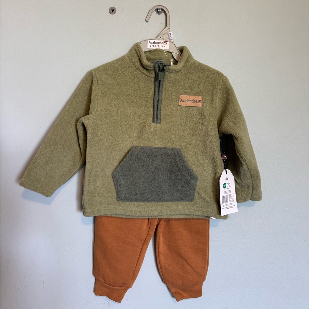 NWT 18M Avalanche Kids 2 Piece Set
